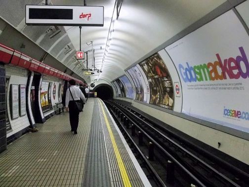 800px-Bond_Street_stn_Central_line_westbound